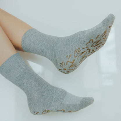 Serene Socks- Adult Organic Cotton Non-Slip Socks- 4 Seasons- Grey- 2 Pairs